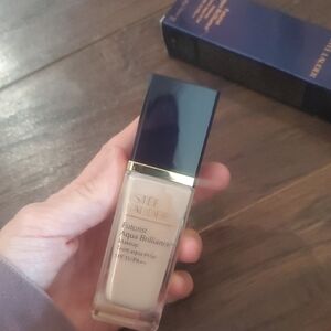 Estee Lauder Futurist Aqua Brilliance Foundation - Tan